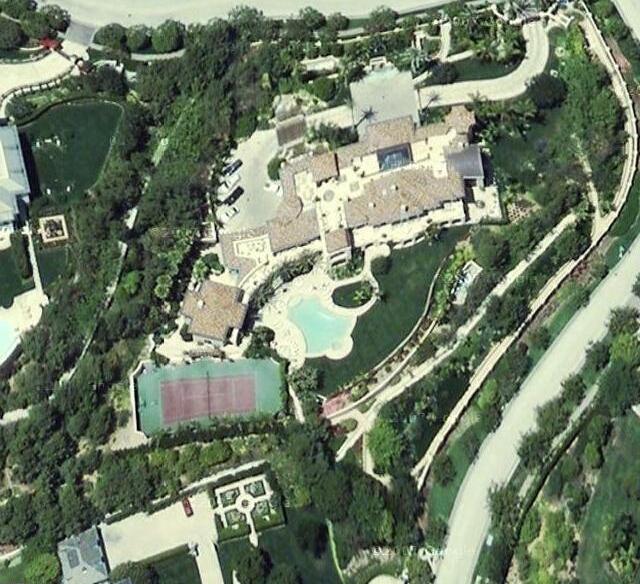 Eddie Murphy House (Star) - Strange Google Earth maps ∴